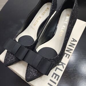 Anne Klein iFlex Black Glitter Pointed Toe Bow Pumps